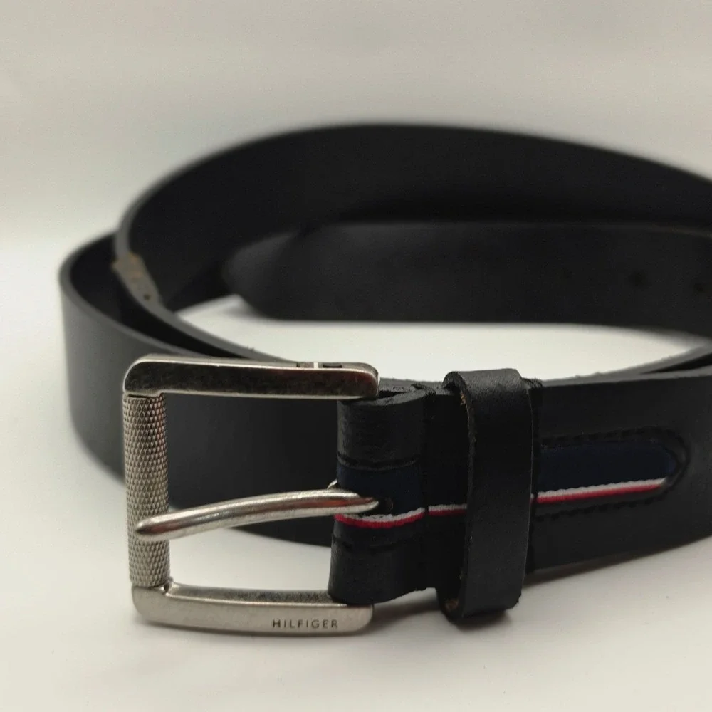 Tommy Hilfiger Mens Black Leather Belt Flag Ribbon Detail Silver Buckle 64 inch